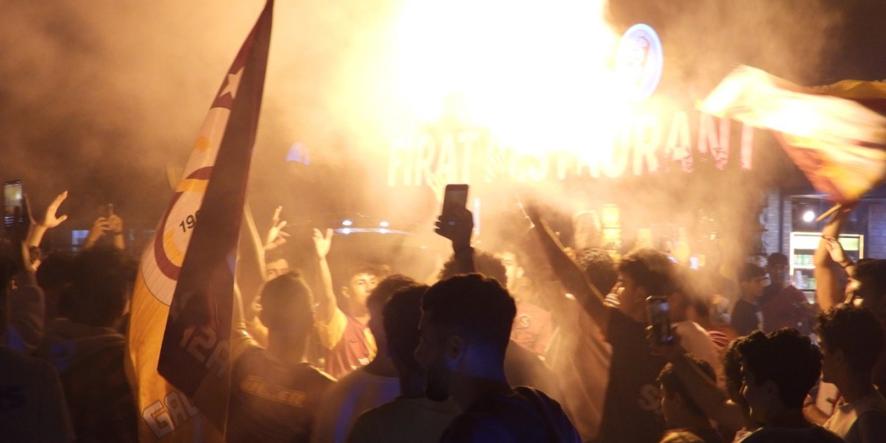 Depremin bölgesinde ikinci kez şampiyonluk kutlaması