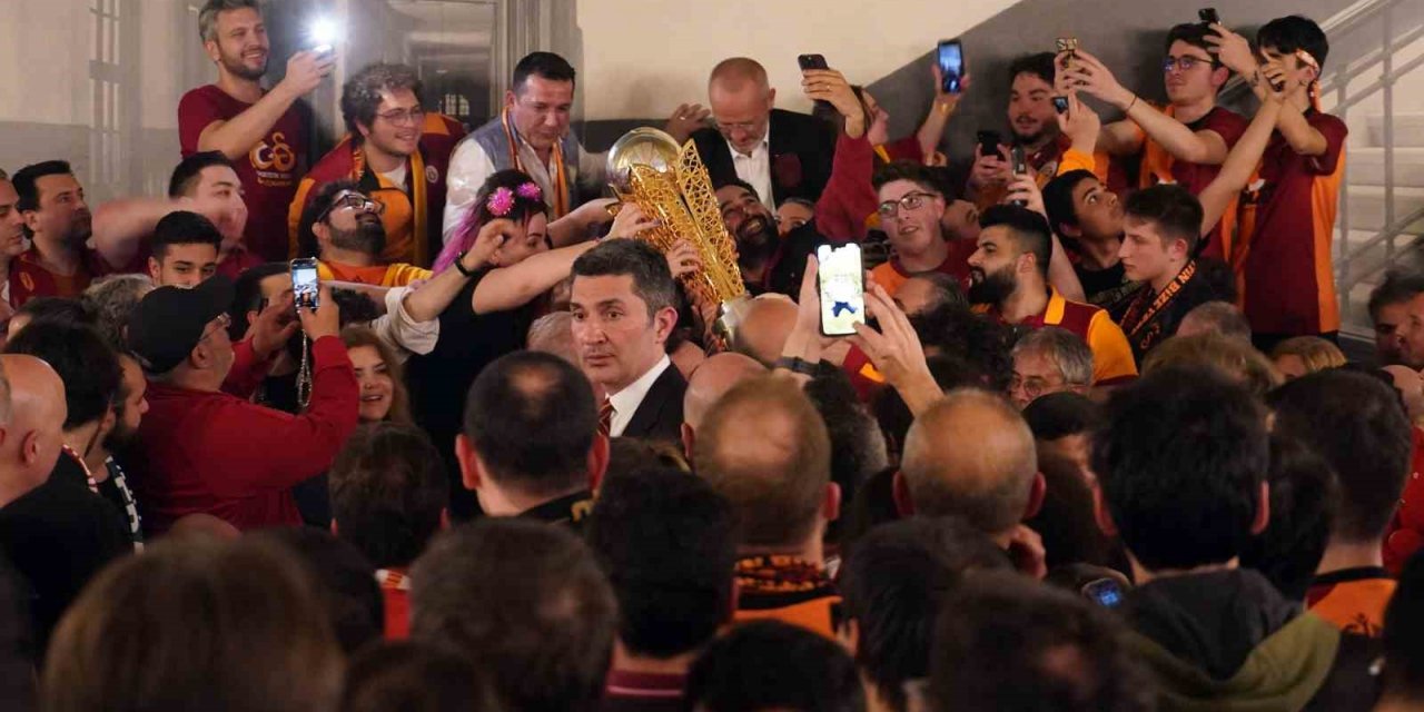 Galatasaray şampiyonluğu Cemiyet’te kutladı