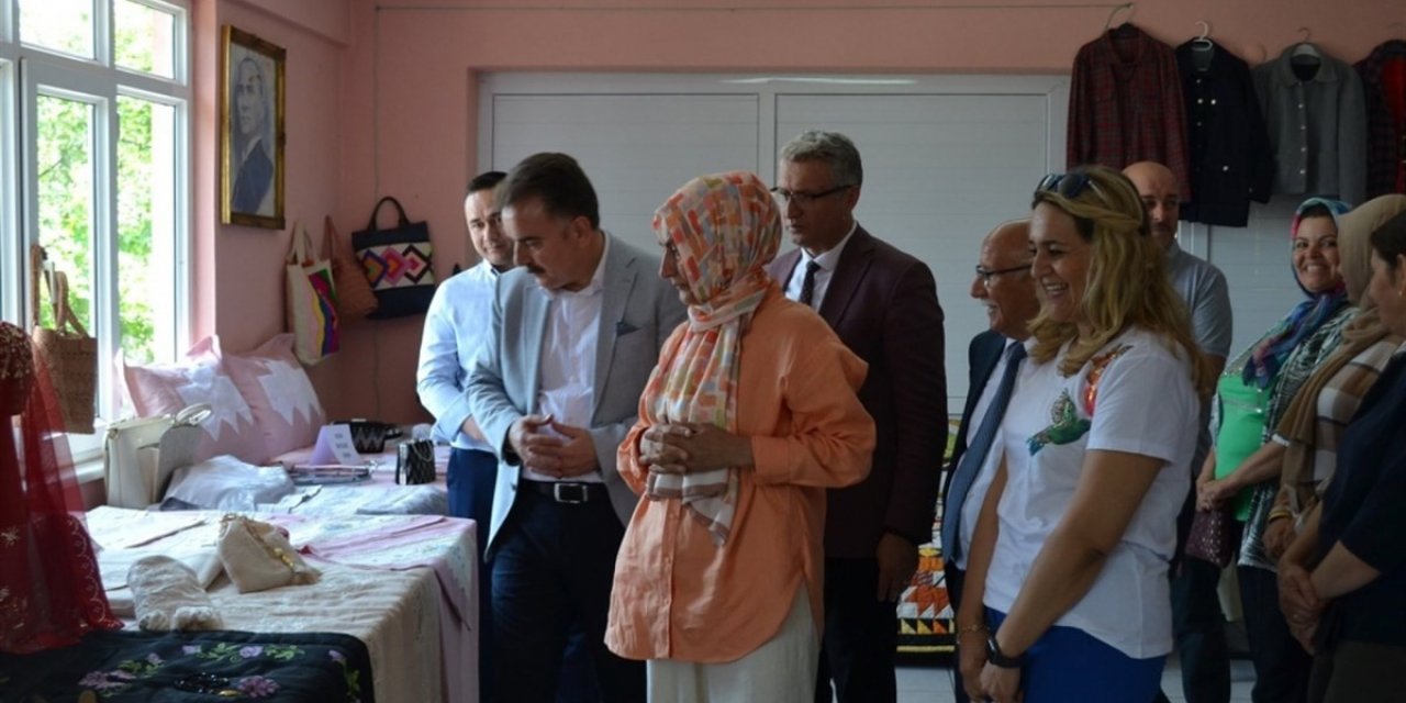 Bostancı Mahallesinde, Hayat Boyu Öğrenme yılsonu sergisi açıldı