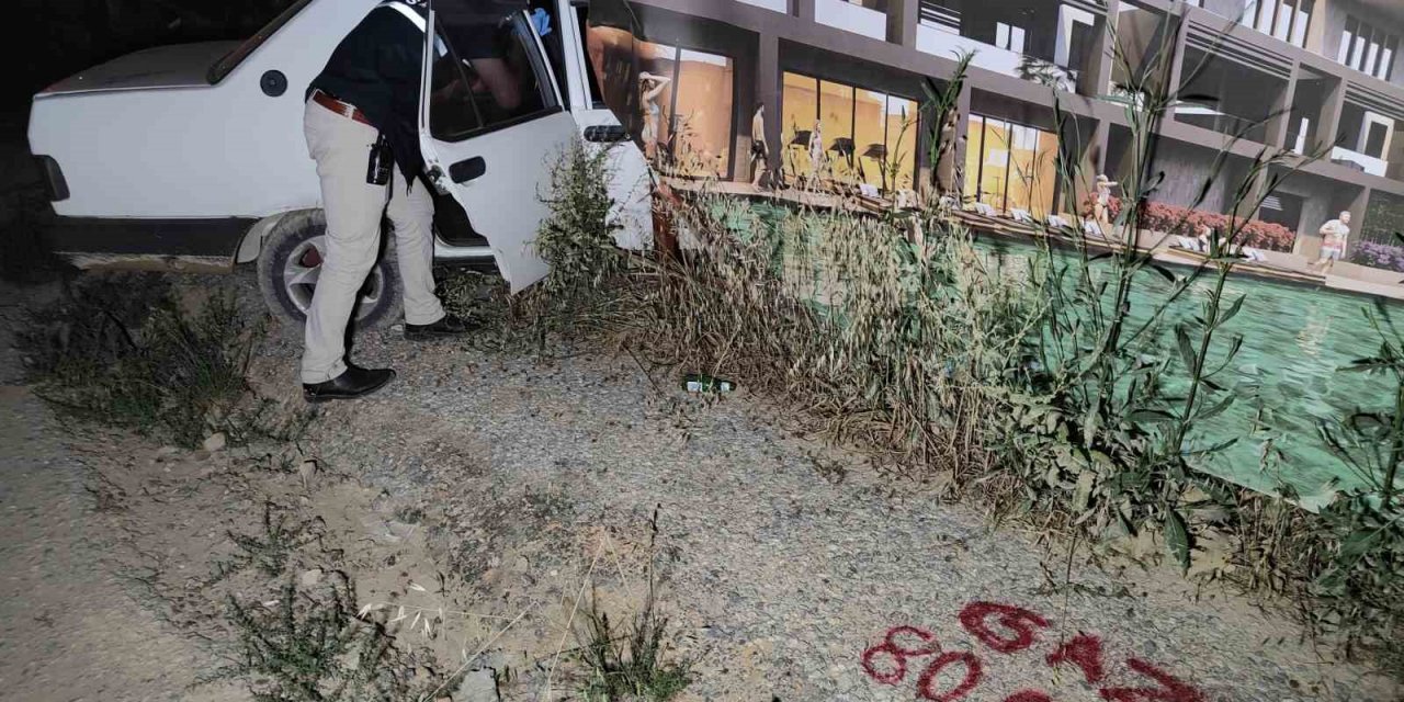 Gaz sızdıran çalıntı otomobil, terk edilmiş halde bulundu