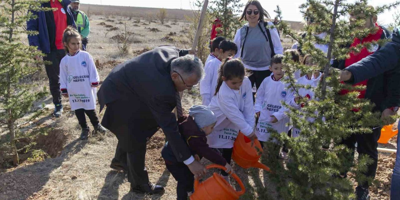 Kayseri Büyükşehir’den mesire alanı, yol ve refüjlere 15 bin, ilçelere 225 bin fidan