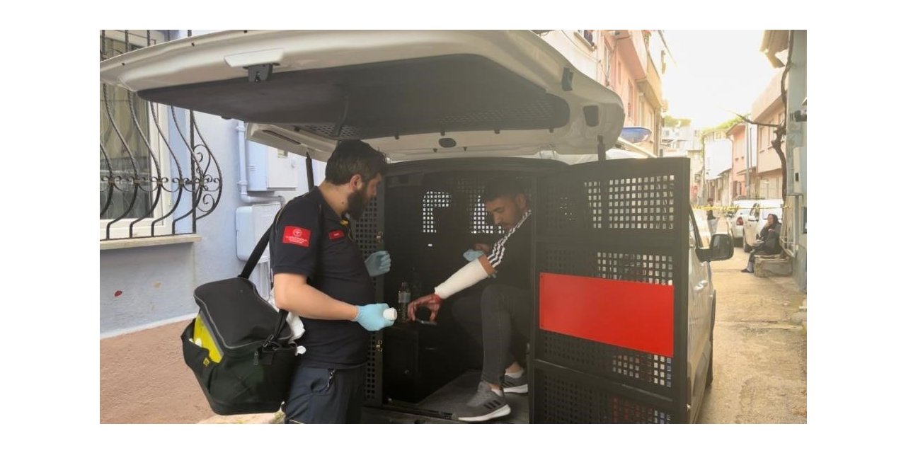 Cezaevinden çıktı, üvey babası ve annesini bıçaklayıp tutuklandı