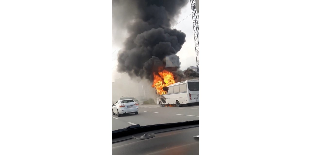 Bursa’da servis midibüsü alev alev yandı