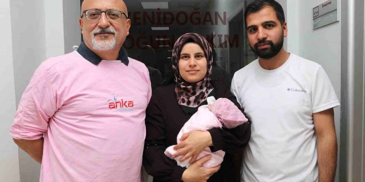 Anne karnında kalbi duran bebek yeniden yaşama döndü