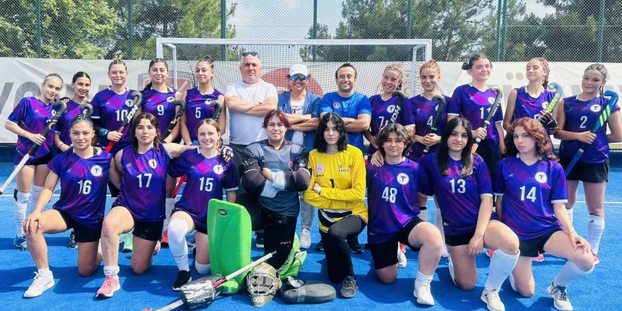 Muğlalı kız hokeyciler finalde yarışacak