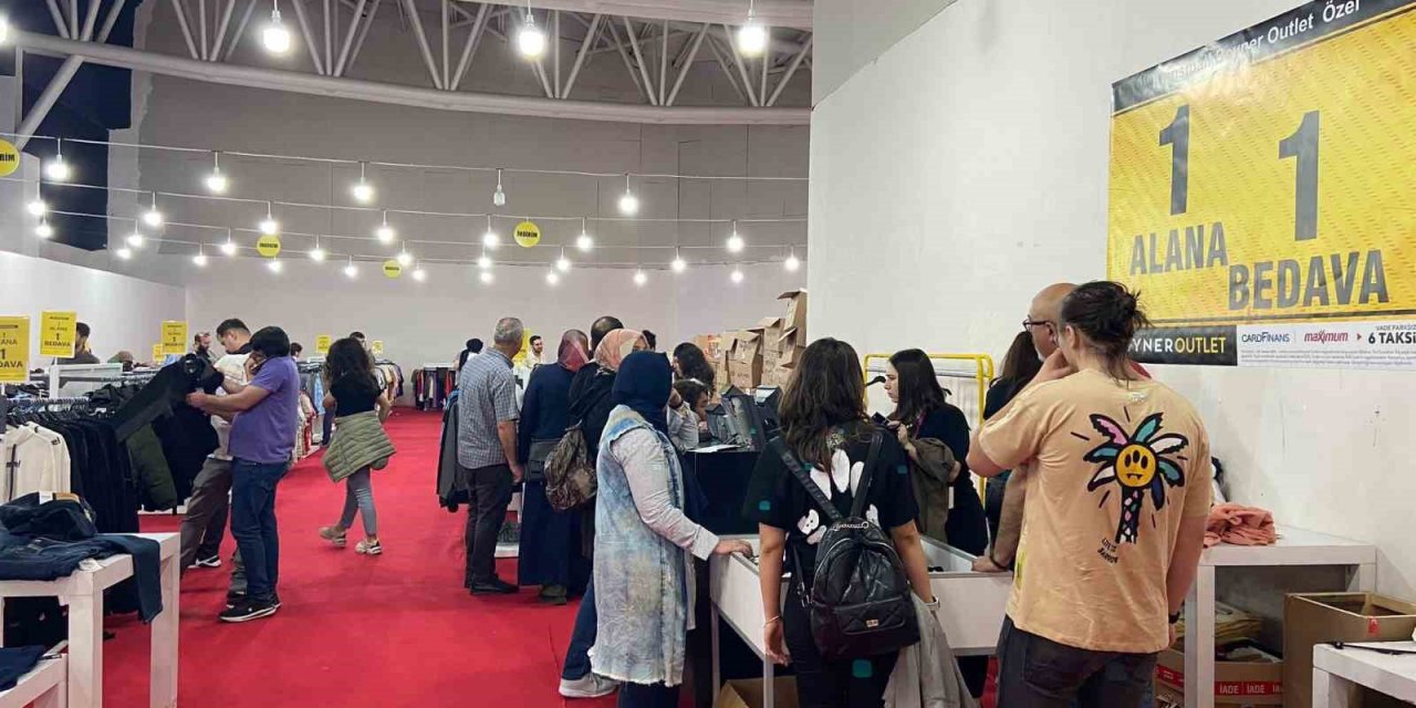 Büyük ilgi gören KUMSMALL AVM Garaj Günleri İndirim Günleri tüm hızıyla devam ediyor