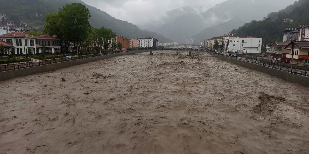 Bozkurt’ta şiddetli yağışlar sebebiyle okullar tatil edildi