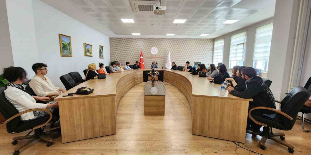 Müdür Başyiğit, psikososyal müdahale programına katkı veren öğretmenlerle bir araya geldi