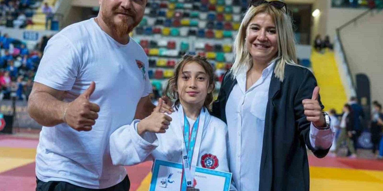 İlk kez katıldığı judo şampiyonada Türkiye üçüncüsü oldu