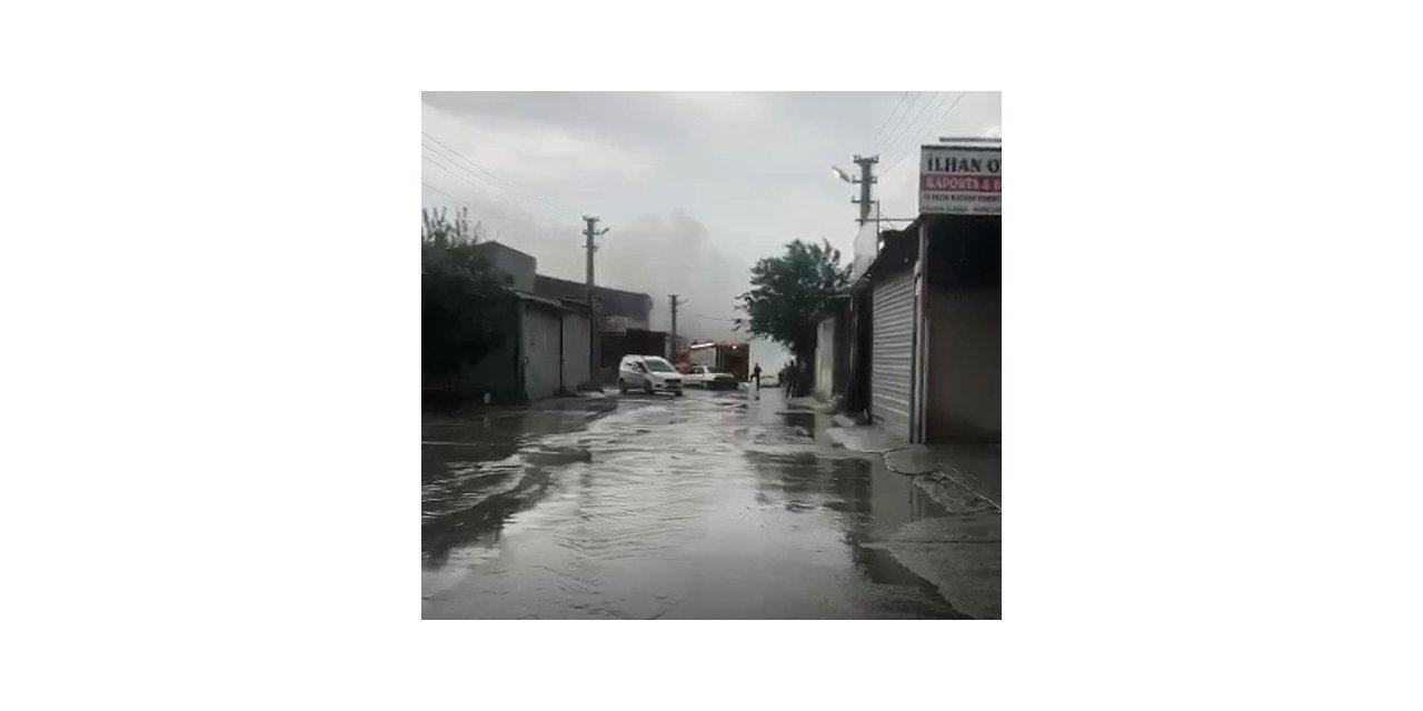 Sanayide park halinde olan araç alev alev yandı