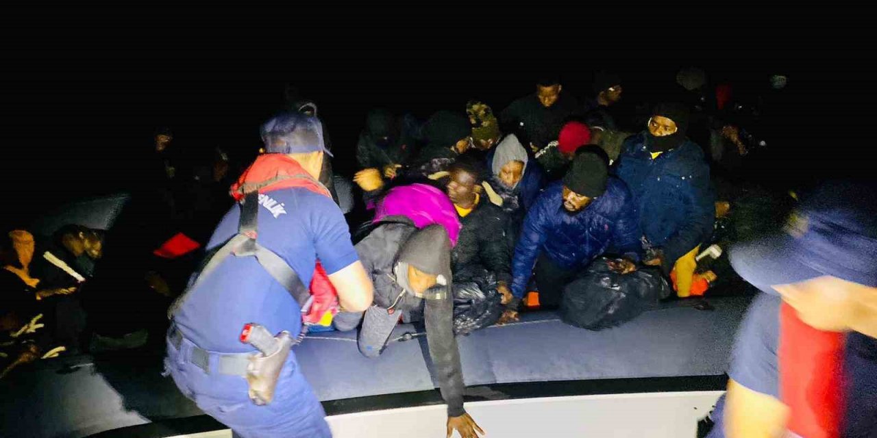 Çeşme’de 82 düzensiz göçmen yakalandı
