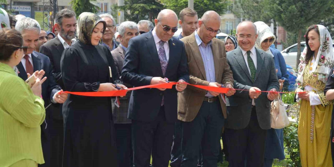 Tavşanlı Halk Eğitim Merkezi’nin Yıl Sonu Sergisi açıldı