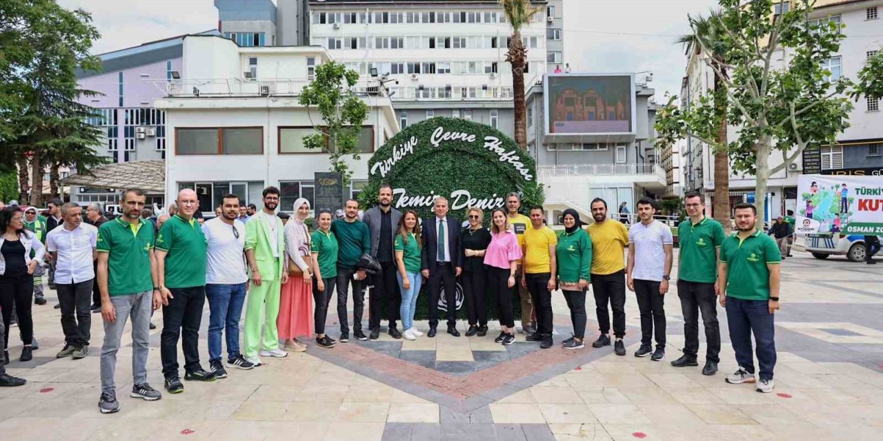 Büyükşehir Denizlililere binlerce fesleğen dağıttı