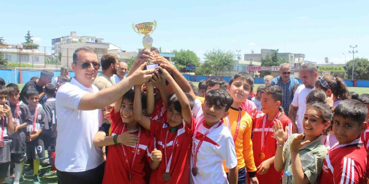 Adıyaman’da öğrenciler arası futbol turnuvası düzenlendi