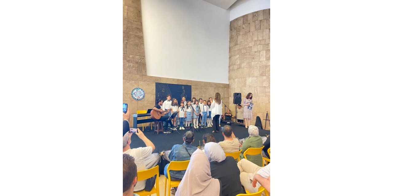 Forum Trabzon’da yıl sonu korusu sergilendi