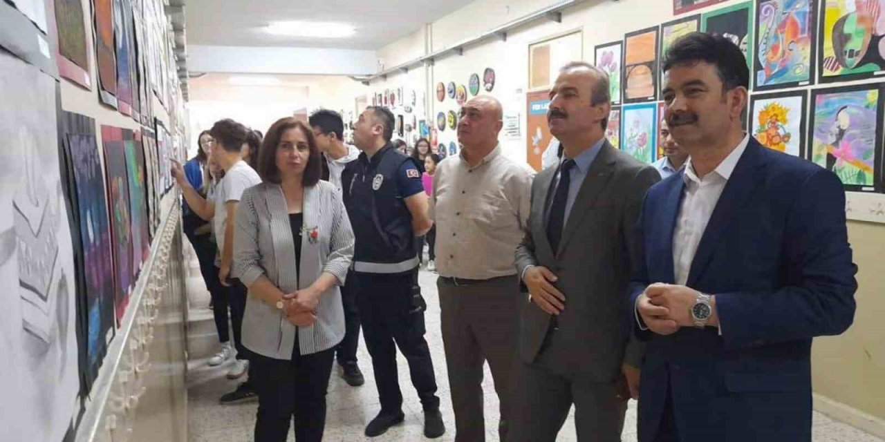 Gemiciler Ortaokulu görsel sanatlar sergisi gerçekleşti