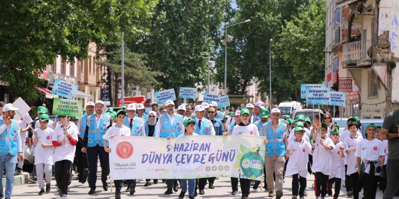 Gençler temiz çevre için yürüdü