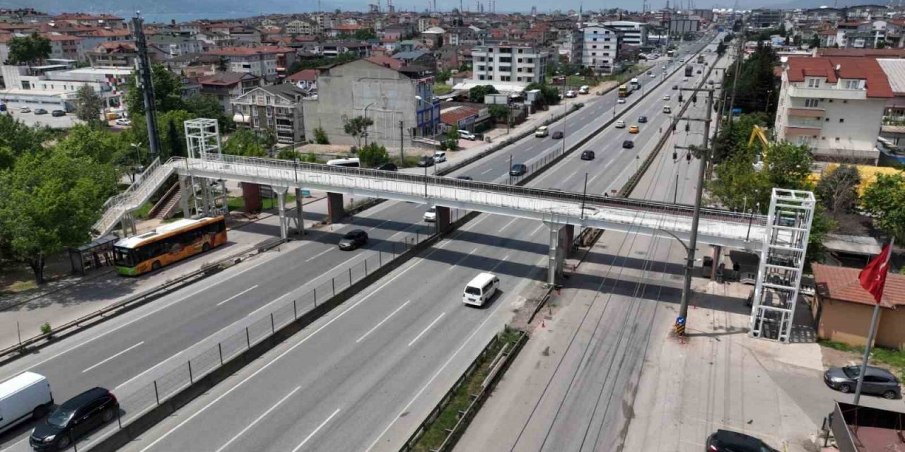 60 Evler yaya üst geçidi tamamlanıyor