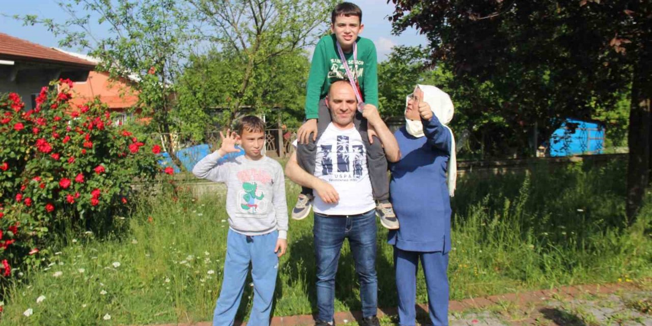 Doktorlar ’Yürüyemez’ demişti, şimdilerde atletizm branşında ter döküyor