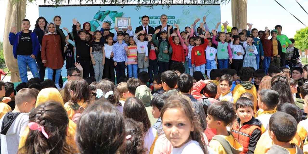 Konya'da sıfır atık çalışmaları! Karatay’ın en çevreci okulları ödüllerini Başkan Kılca’dan aldı