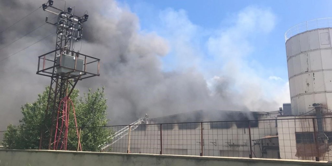 Başkent’te korkutan yangın: Mobilya fabrikasında yangın çıktı