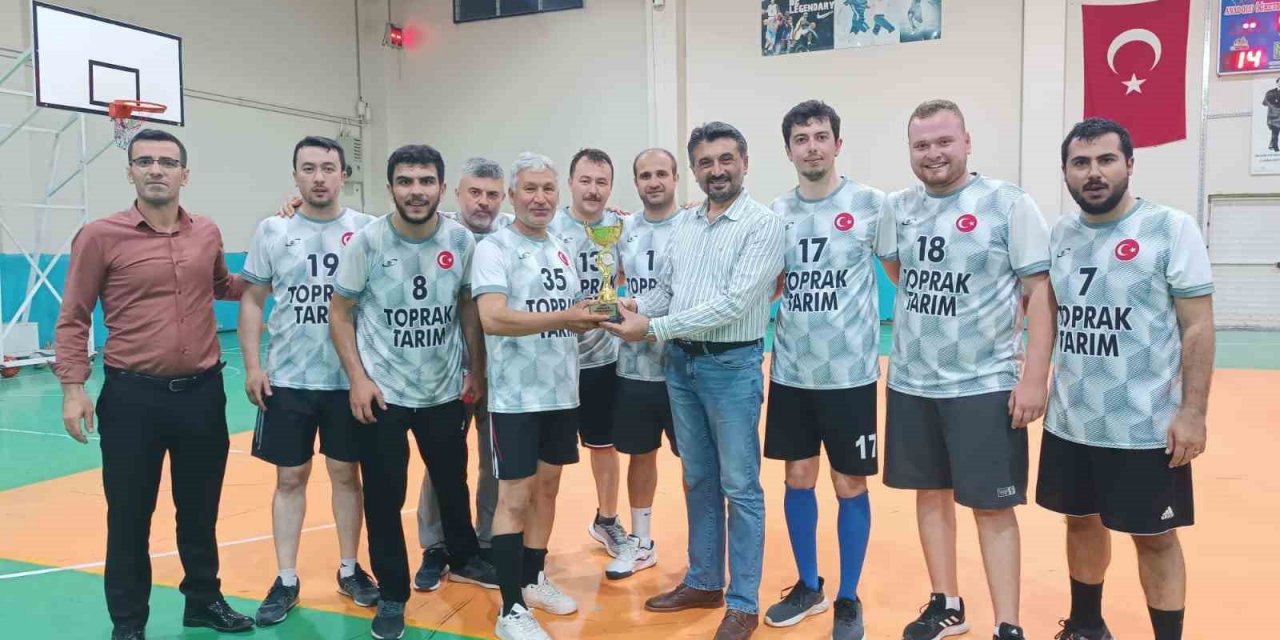 Sarıgöl’de 40 gün süren voleybol turnuvası tamamlandı