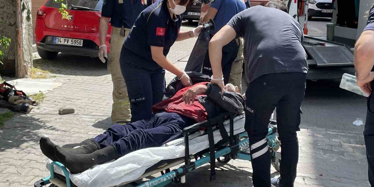 Küçükçekmece’de 5 gündür haber alınamayan 64 yaşındaki yaşlı adama köpeği sayesinde ulaşıldı