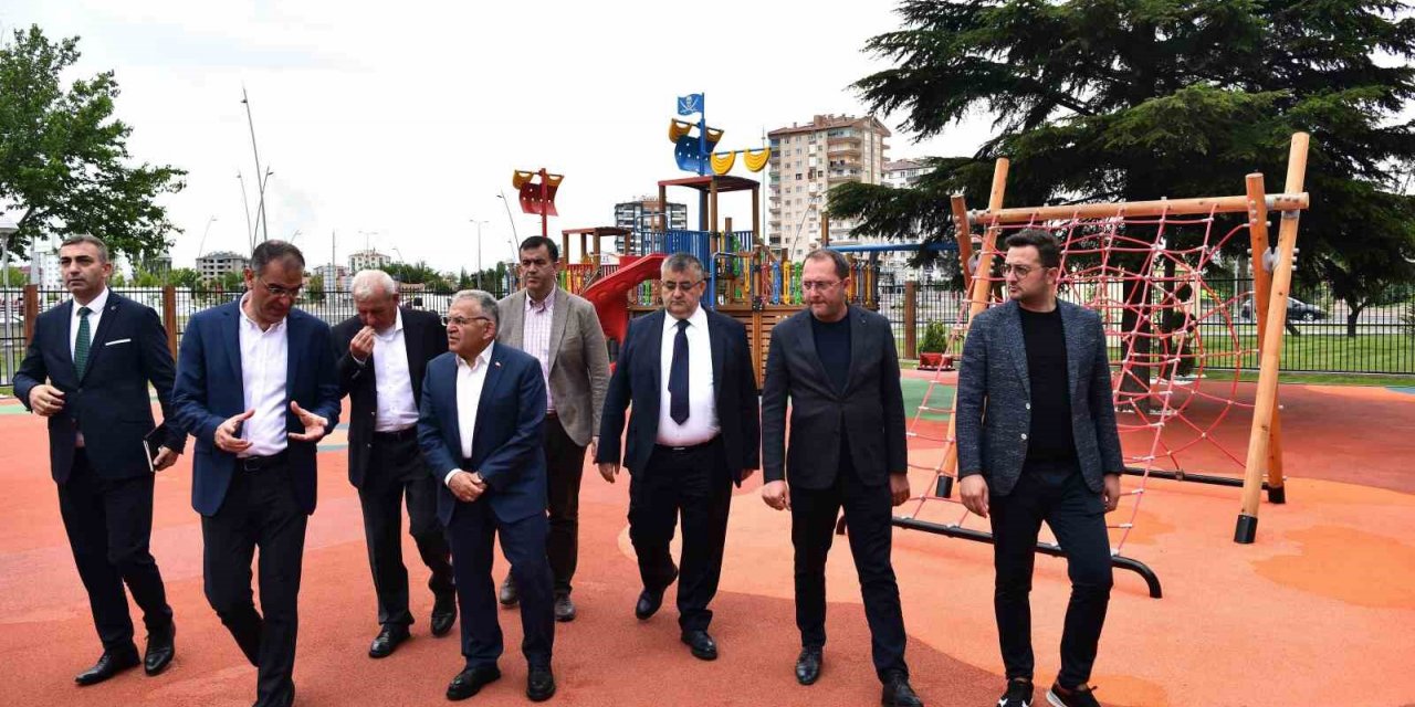 Başkan Büyükkılıç, çocuklara özel 11’inci kütüphaneyi inceledi