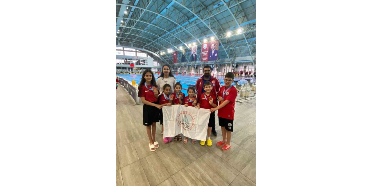 Körfezli yüzücüler havuzdan 10 madalya çıkardı