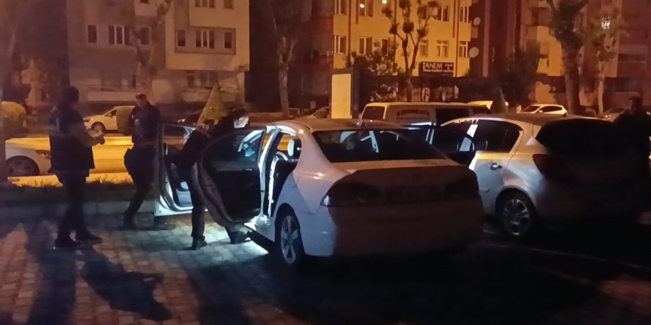 Otomobilin çarptığı kadın hayatını kaybetti