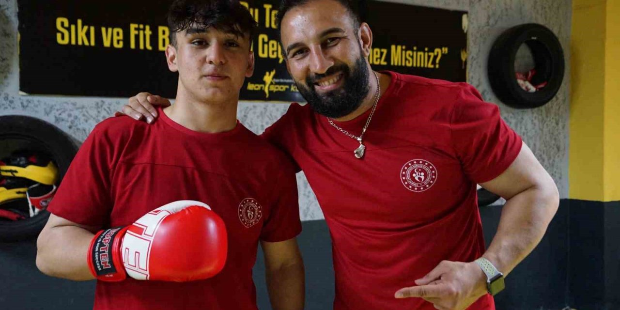 Zayıflamak için başladığı kick boksta dünya ikinci oldu