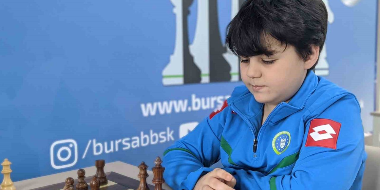 Satranççı Yağız Kaan Erdoğmuş dünya zirvesinden inmiyor