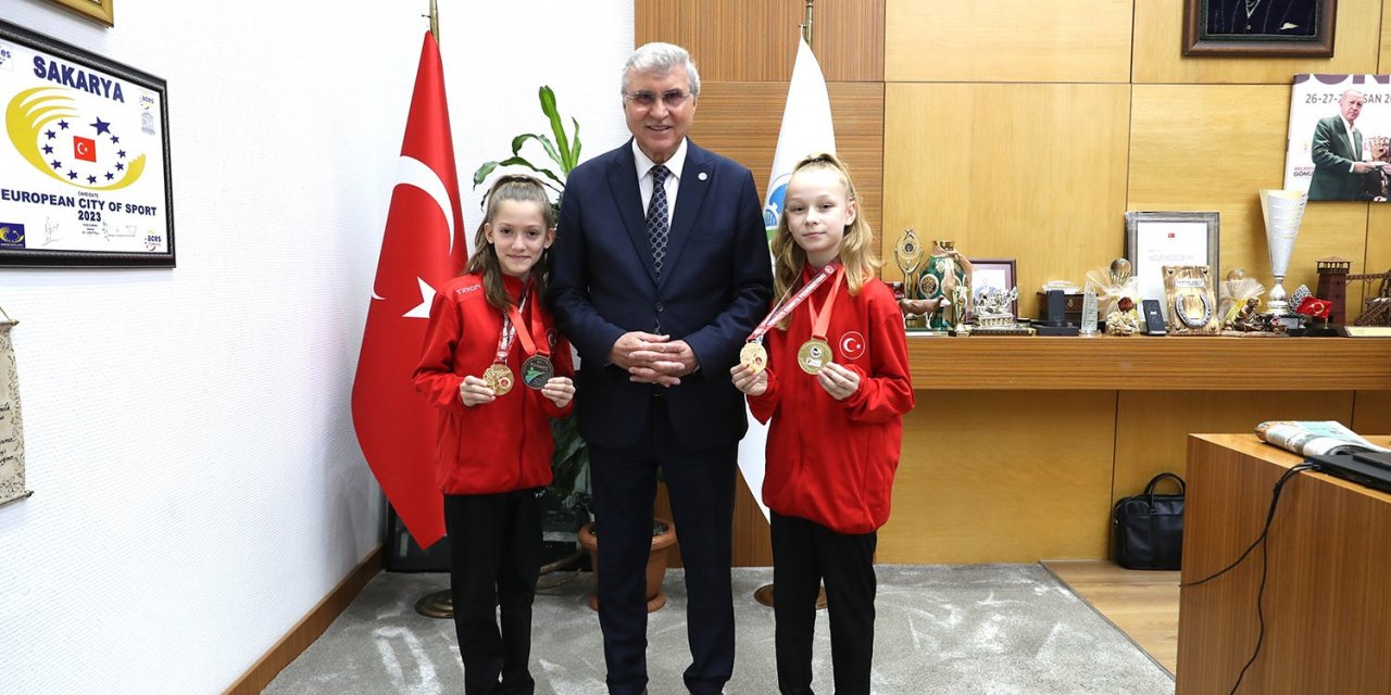 Balkan şampiyonu gençlere bisiklet hediyesi