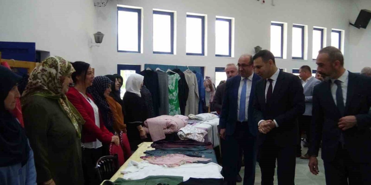 Sandıklı Halk Eğitim Merkezi yıl sonu sergisi açtı