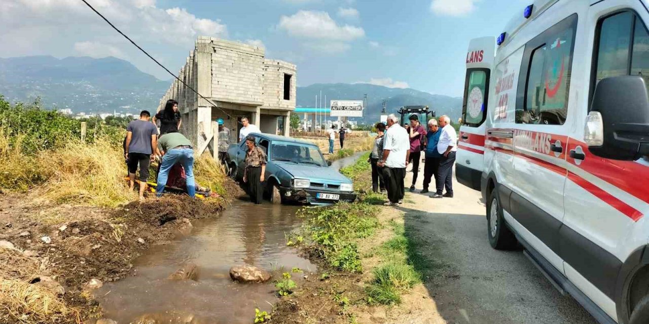Otomobil kanala uçtu, bir kişi yaralandı