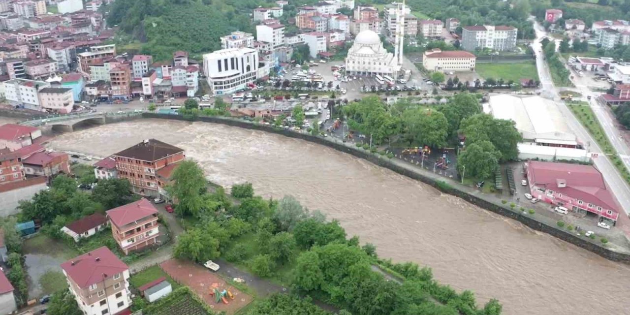 Salıpazarı’nda sağanak