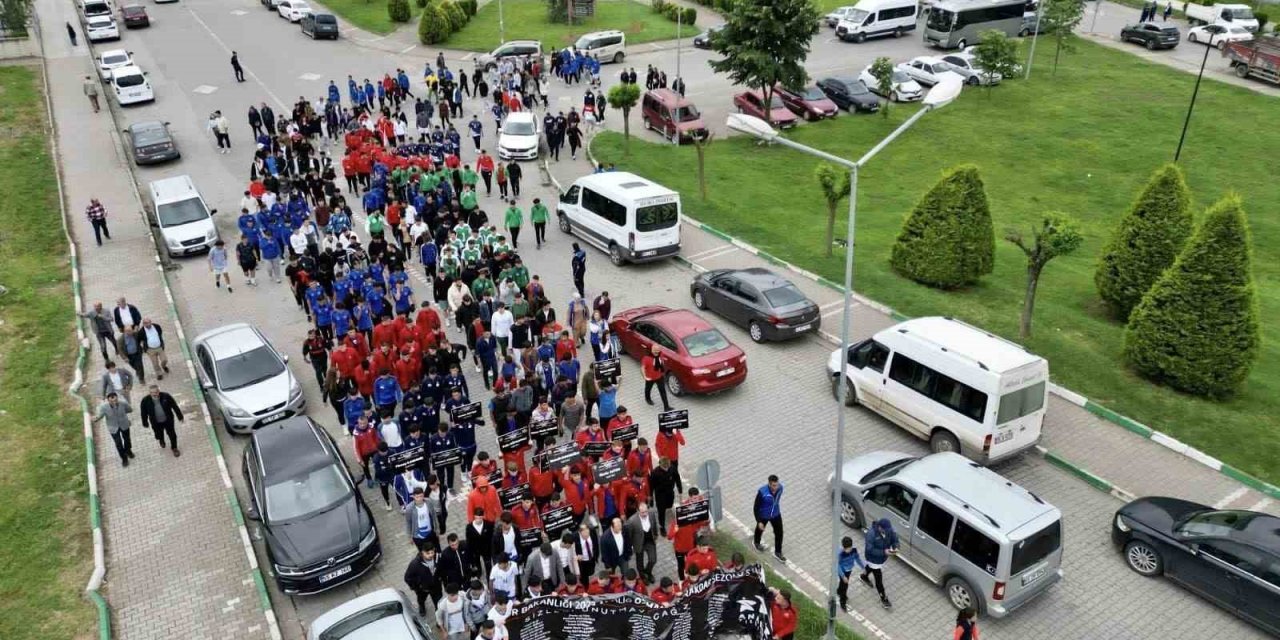 Ragbi takımlarından kortej yürüyüşü