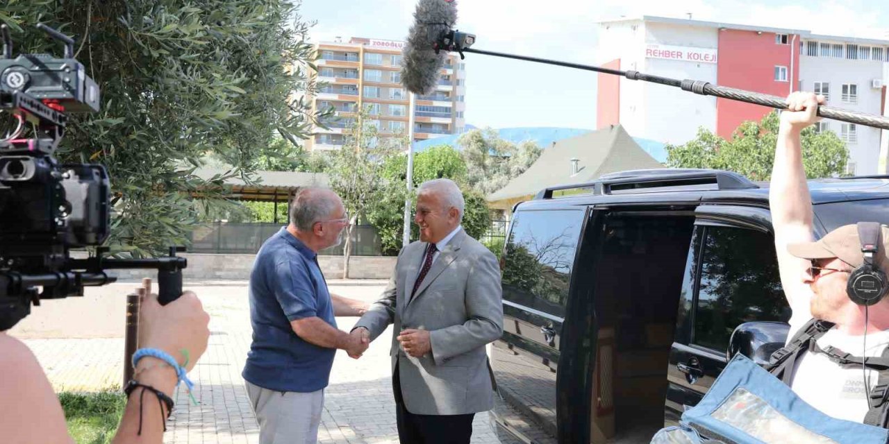 Başkan Atay ’Efeler’in Efesi’ filmi için kamera karşısına geçti