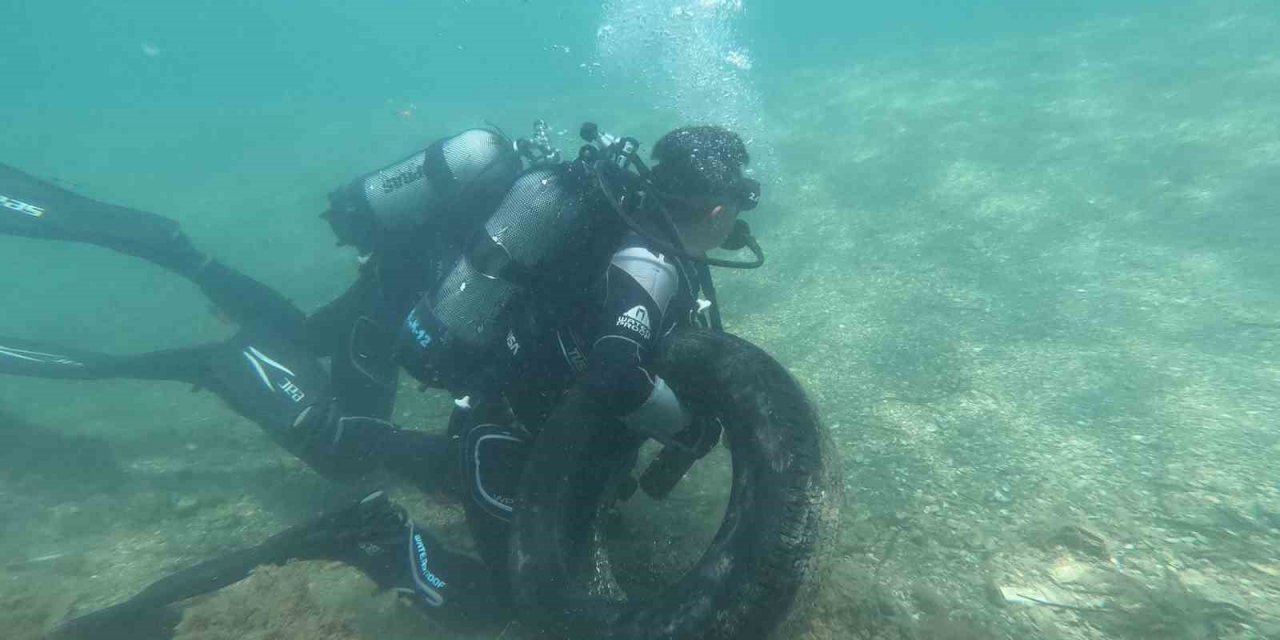 Sahil Güvenlik ve öğrencilerden deniz temizliği