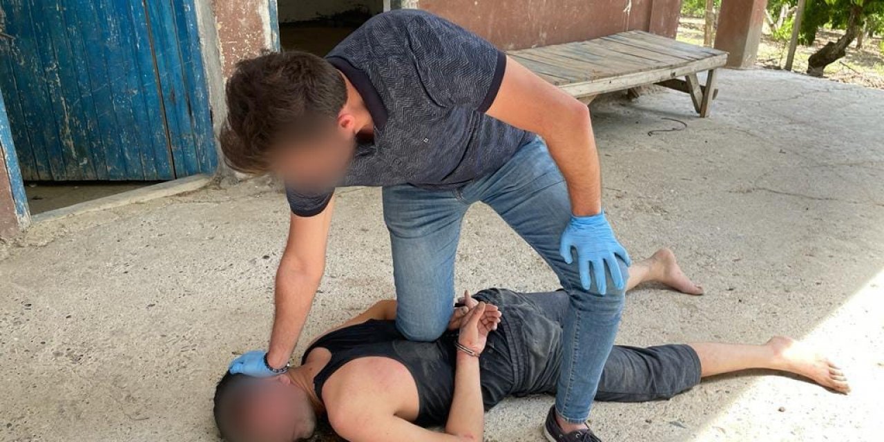 205 litre sıvı metamfetamin ele geçirildi