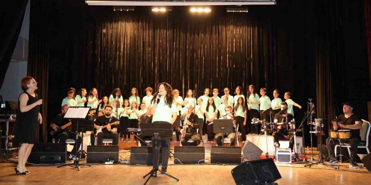 Çocuk Korosu’nun konseri beğeni topladı