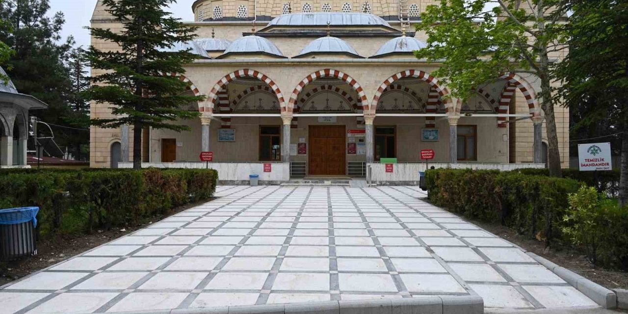 Hayırlar Selimiye Camiinin çevre düzenlemesi yapıldı