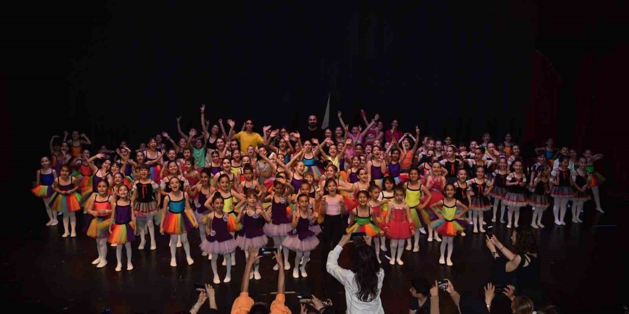 Kursiyerlerin yıl sonu gösterisine yoğun ilgi