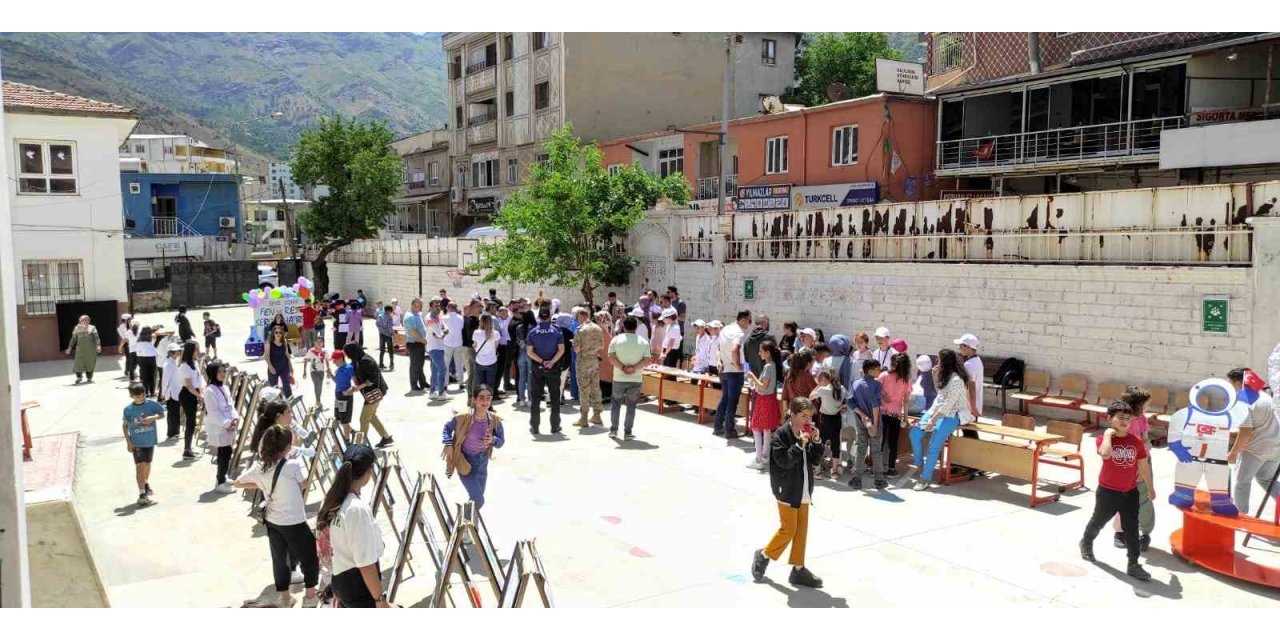 Sason’da öğrencilerin yıl sonu sergisi ilgi gördü