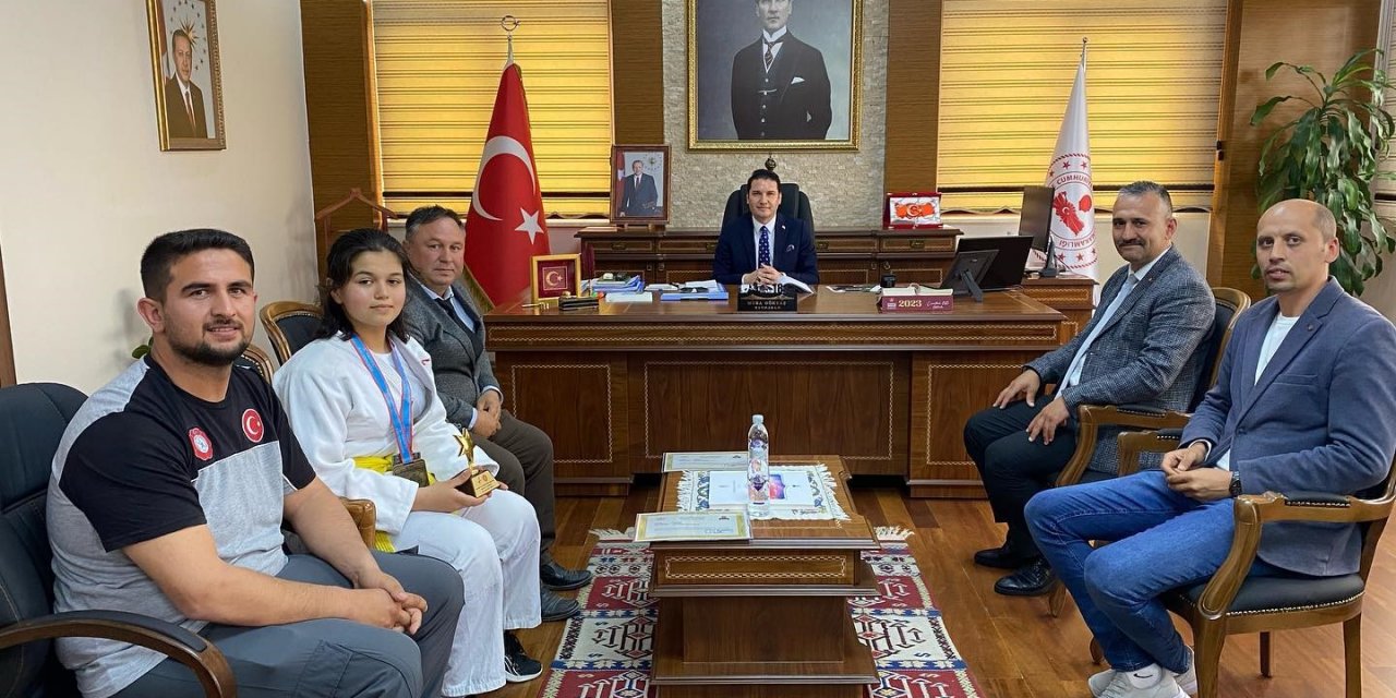 Genç sporcu ödüllendirildi