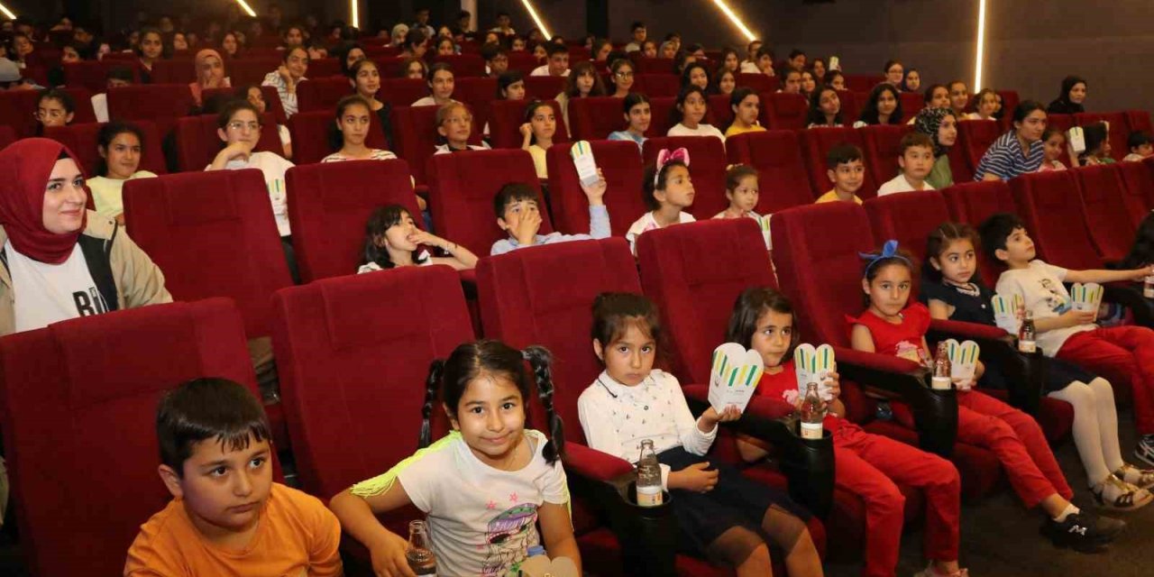 Şanlıurfa’da öğrenciler "Mavi Bisiklet"i izledi