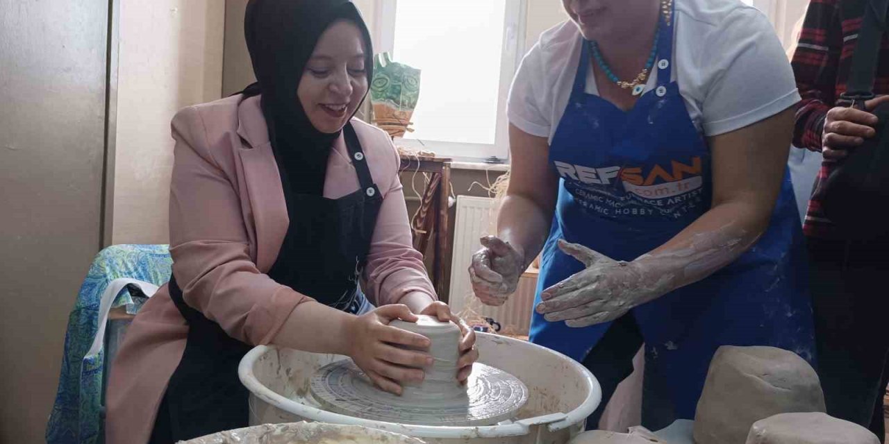 Seyitgazi Halk Eğitim Merkezinin yılsonu sergisi açıldı