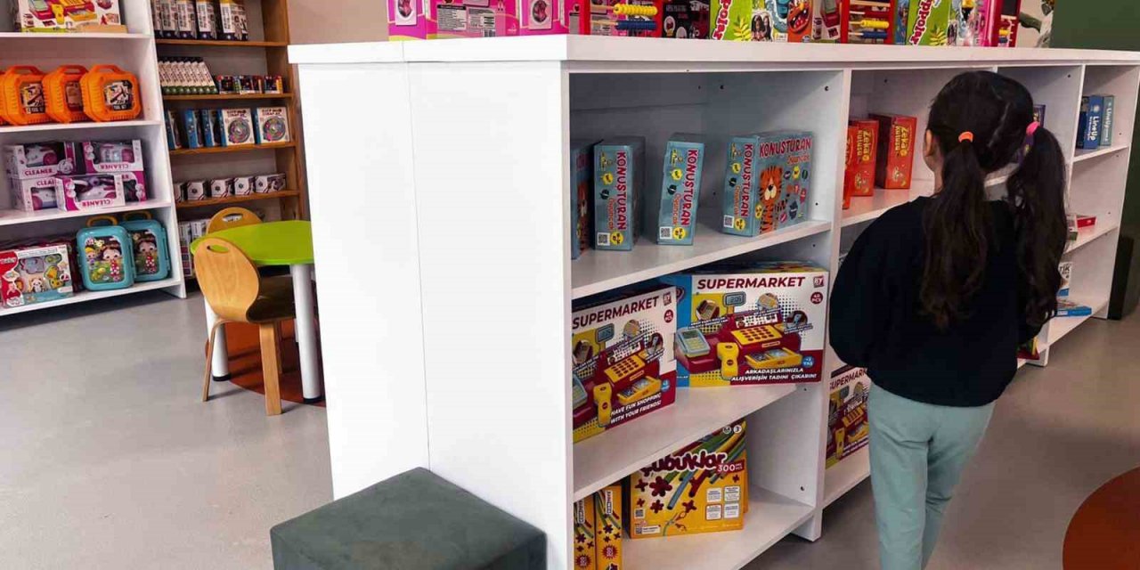 Oyuncak kütüphanesi miniklerin ilgi odağı