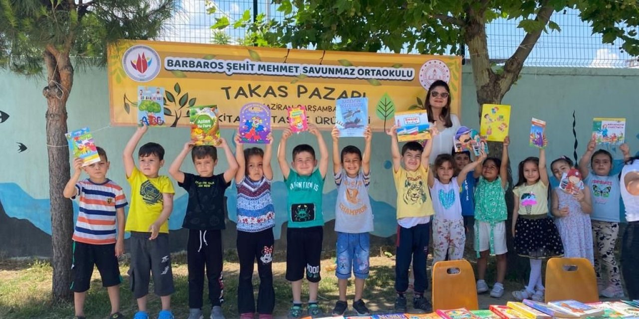 Okuldaki takas pazarıyla aşırı tüketimin önüne geçtiler
