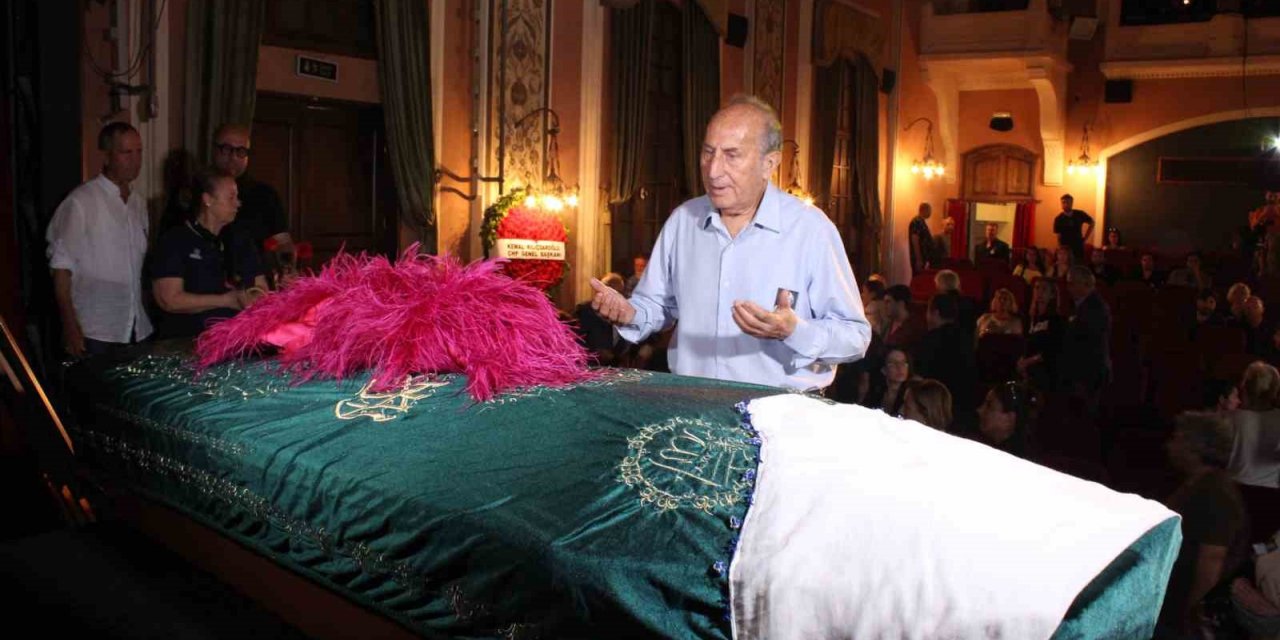 Kanto kraliçesine anma töreni